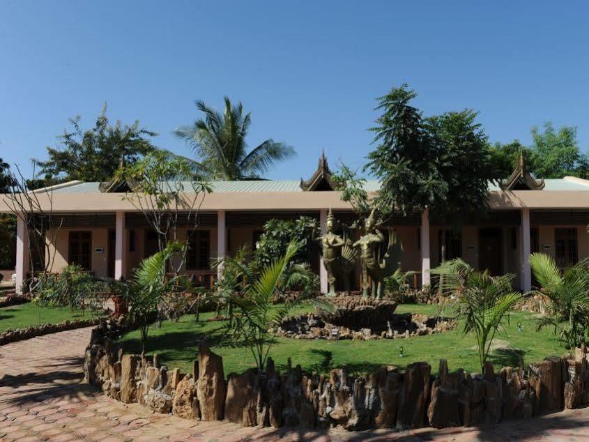Sky Palace Hotel Bagan Exteriör bild