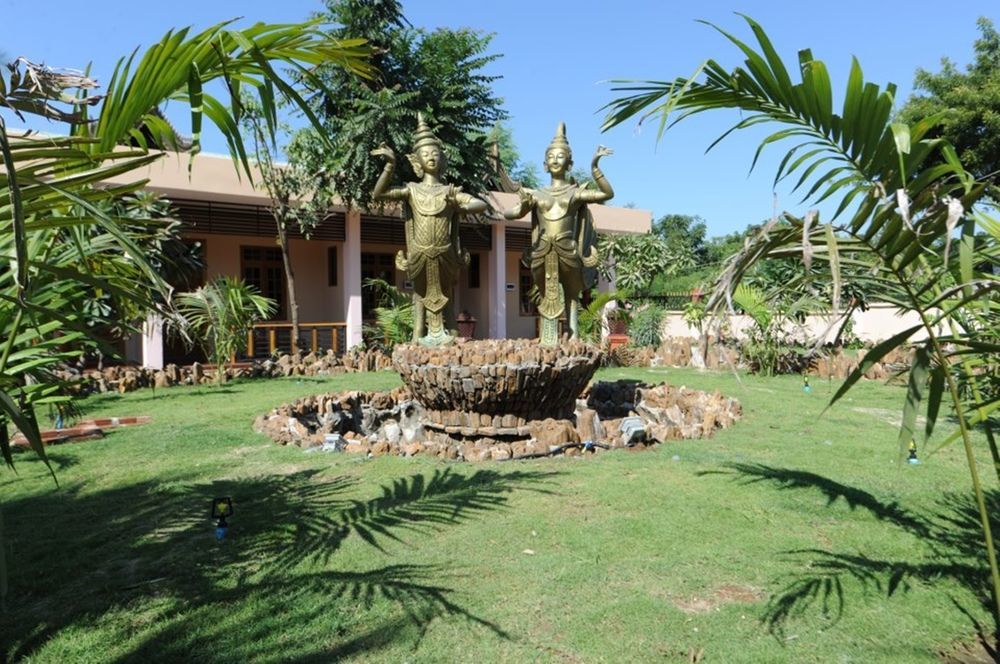 Sky Palace Hotel Bagan Exteriör bild